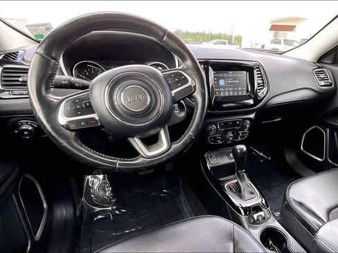 Used 2019 Jeep Compass Latitude FWD image 14