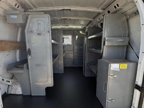 Used 2015 Chevrolet Express 2500 image 10