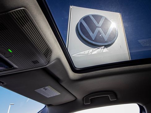 New 2026 Volkswagen Atlas SE image 2