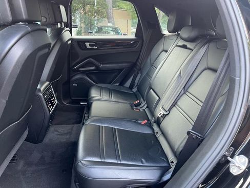 Used 2020 Porsche Cayenne AWD/4WD image 8