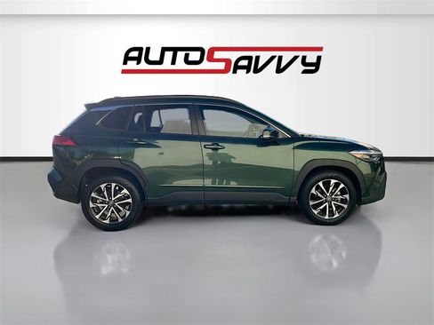 Used 2022 Toyota Corolla Cross XLE w/ Convenience Package image 8