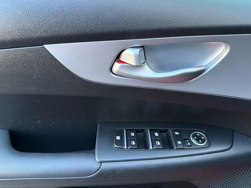 Used 2024 Kia Forte LXS image 11