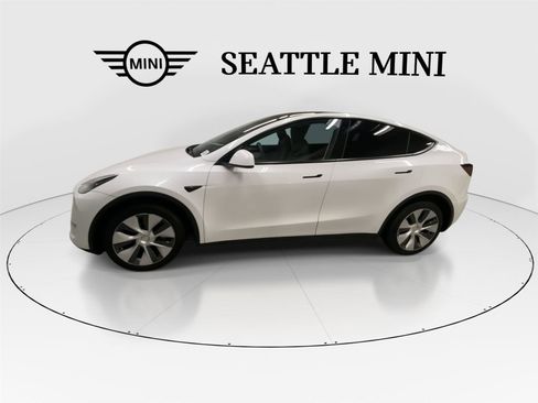 Used 2023 Tesla Model Y AWD image 6