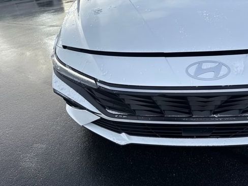 Certified 2025 Hyundai Elantra SEL w/ Cargo Package image 43