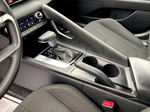 Used 2023 Hyundai Elantra SEL image 18