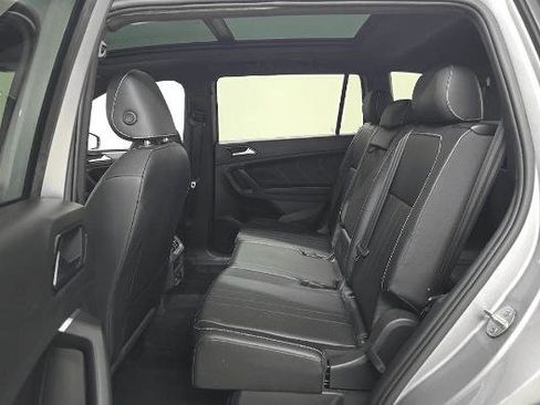 Used 2023 Volkswagen Tiguan SE R-Line image 10