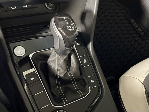 Used 2025 Volkswagen Taos SE AWD/4WD image 17