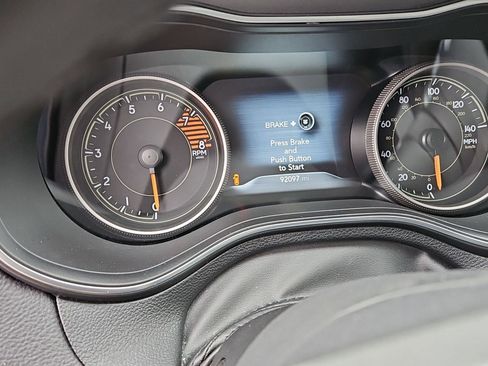 Used 2019 Jeep Cherokee Limited w/ Luxury Group image 6