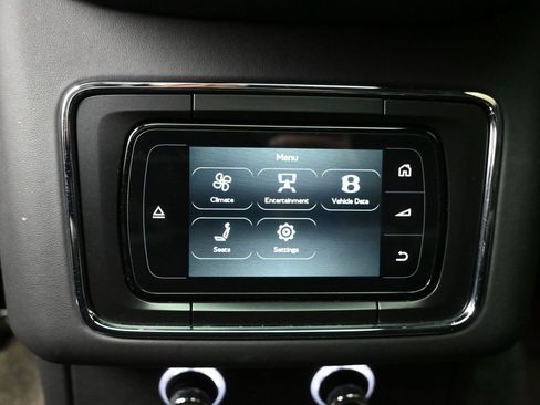 Used 2020 Bentley Bentayga image 23