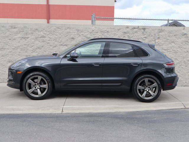Certified 2024 Porsche Macan AWD/4WD image 2