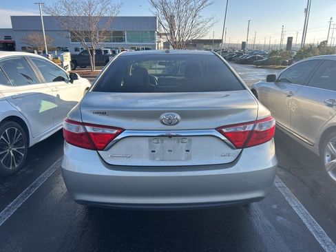 Used 2016 Toyota Camry LE image 6