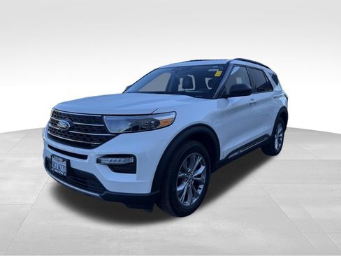 Used 2023 Ford Explorer XLT w/ Equipment Group 202A AWD/4WD image 4