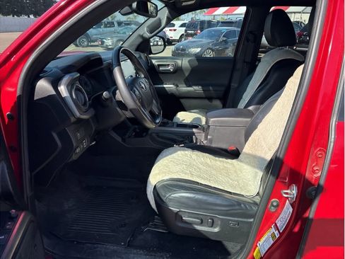 Used 2021 Toyota Tacoma TRD Off-Road w/ TRD Premium Off Road Package image 12