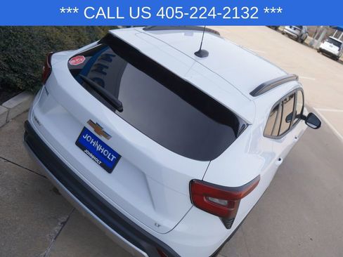Used 2025 Chevrolet Trax LT w/ LT Convenience Package image 16
