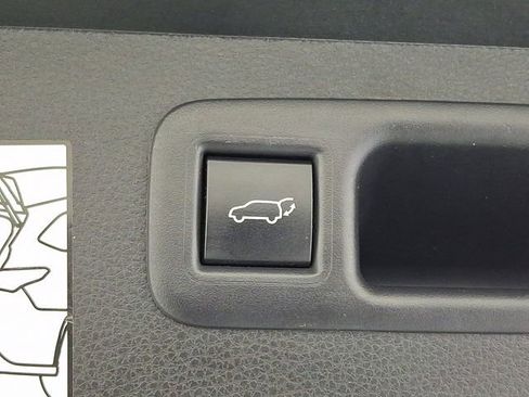 Used 2023 Toyota Highlander Limited FWD image 35