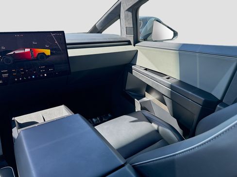 Used 2024 Tesla Cybertruck AWD Crew Cab image 20