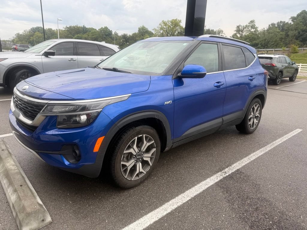 Used 2021 Kia Seltos EX AWD/4WD image 2