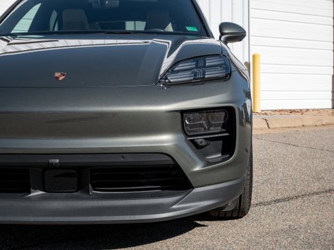 Used 2025 Porsche Macan Electric image 11