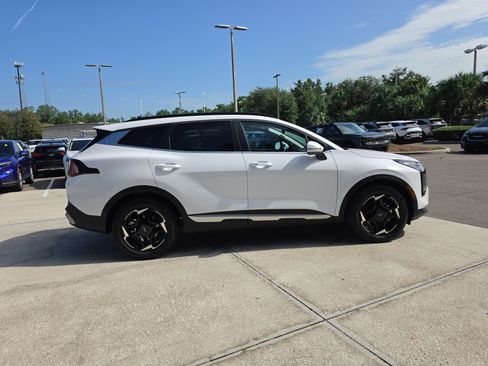 Certified 2026 Kia Sportage EX w/ EX Panorama Roof Package FWD image 9