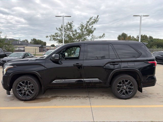 Used 2025 Toyota Sequoia Platinum AWD/4WD image 4