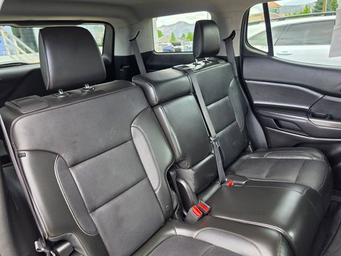 Used 2019 GMC Acadia SLT AWD/4WD image 16