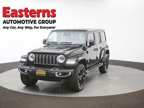 Used 2025 Jeep Wrangler Unlimited Sahara AWD/4WD image 50
