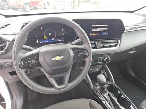 Used 2025 Chevrolet TrailBlazer LT AWD/4WD image 17