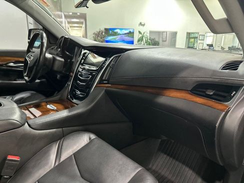 Used 2019 Cadillac Escalade ESV Premium Luxury AWD/4WD image 59