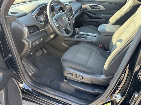 Used 2023 Chevrolet Traverse LT image 16