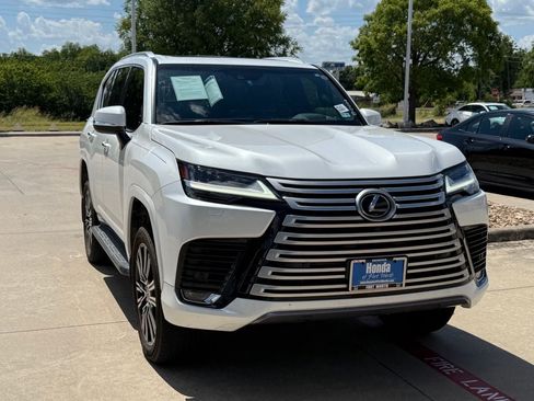 Used 2023 Lexus LX 600 4WD w/ Luxury Package image 8