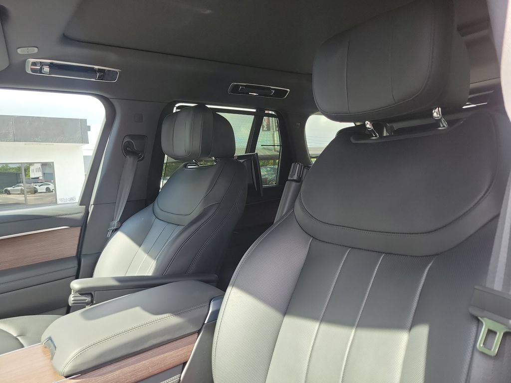 Used 2025 Land Rover Range Rover Autobiography AWD/4WD image 18