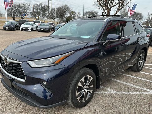 Used 2022 Toyota Highlander XLE image 9