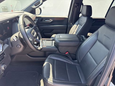 Used 2025 GMC Yukon XL Denali AWD/4WD image 22