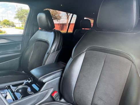 Used 2023 Jeep Grand Cherokee L Laredo image 25