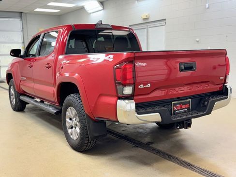 Used 2018 Toyota Tacoma SR5 w/ Four Season Floor Mat Package AWD/4WD image 8
