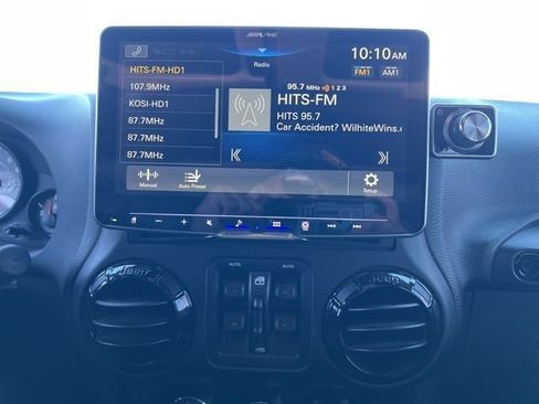 Used 2016 Jeep Wrangler Unlimited Sahara image 15