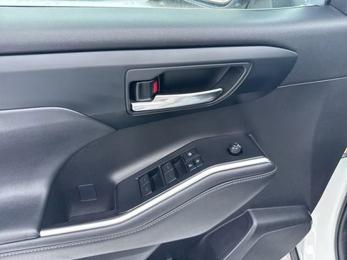 Used 2022 Toyota Highlander XLE image 17