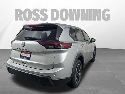 Used 2025 Nissan Rogue SV FWD image 4