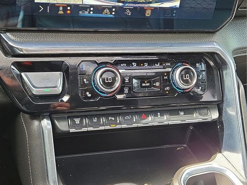 Used 2025 GMC Sierra 3500 Denali w/ Denali Reserve Package image 30