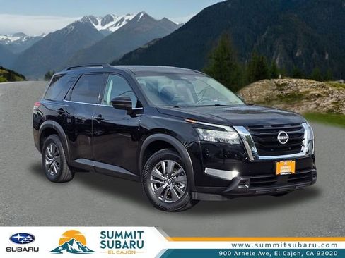 Used 2025 Nissan Pathfinder SV FWD image 1