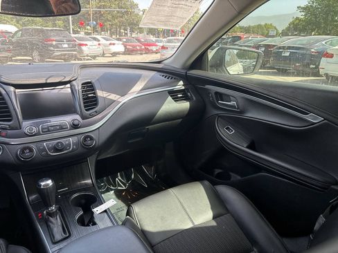 Used 2018 Chevrolet Impala LT FWD image 10