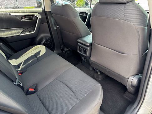 Used 2025 Toyota RAV4 LE AWD/4WD image 40