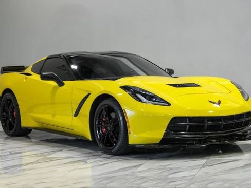 Used 2015 Chevrolet Corvette Stingray Coupe RWD image 9