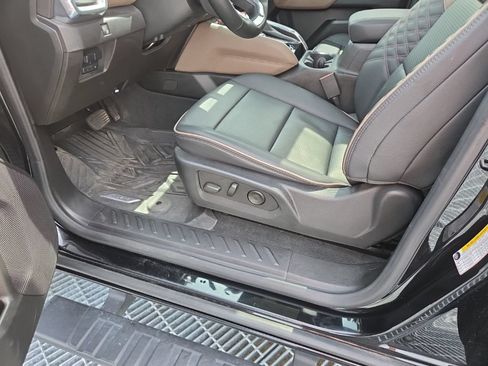 Used 2023 GMC Canyon Denali w/ Denali Black Edition AWD/4WD image 9