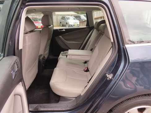 Used 2007 Volkswagen Passat 2.0T image 11
