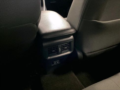 Used 2025 Toyota RAV4 XLE AWD/4WD image 27