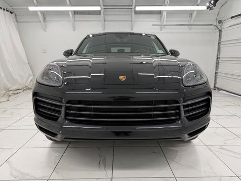 Certified 2022 Porsche Cayenne Platinum Edition image 9