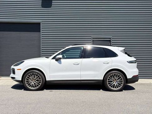 Certified 2023 Porsche Cayenne Platinum Edition image 2