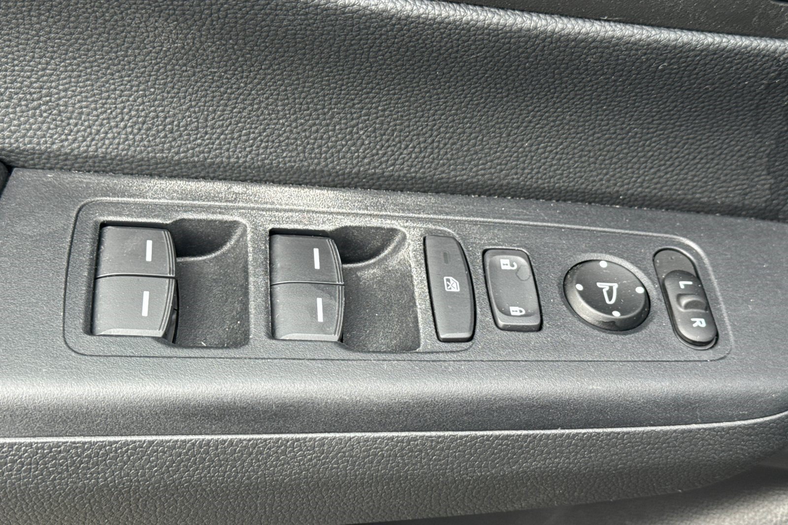 Used 2025 Honda CR-V Sport-L image 13