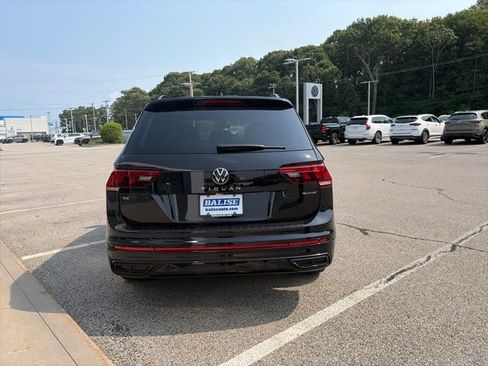 Used 2023 Volkswagen Tiguan SE R-Line AWD/4WD image 4